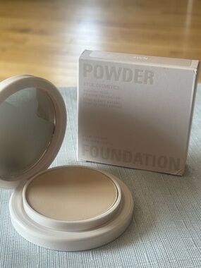 Kylie Cosmetics Natural Blur Powder Foundation 2WN Brand New w/ Box
